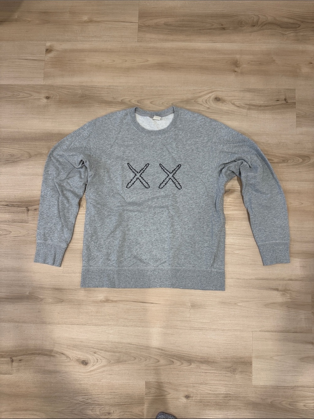 UNIQLO x KAWS x Sesame Street Men's Large Gray Crewneck Sweatshirt XX Stitch